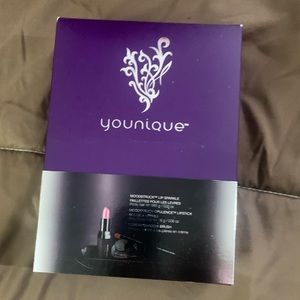 YOUNIQUE 💄💋 lip bundle